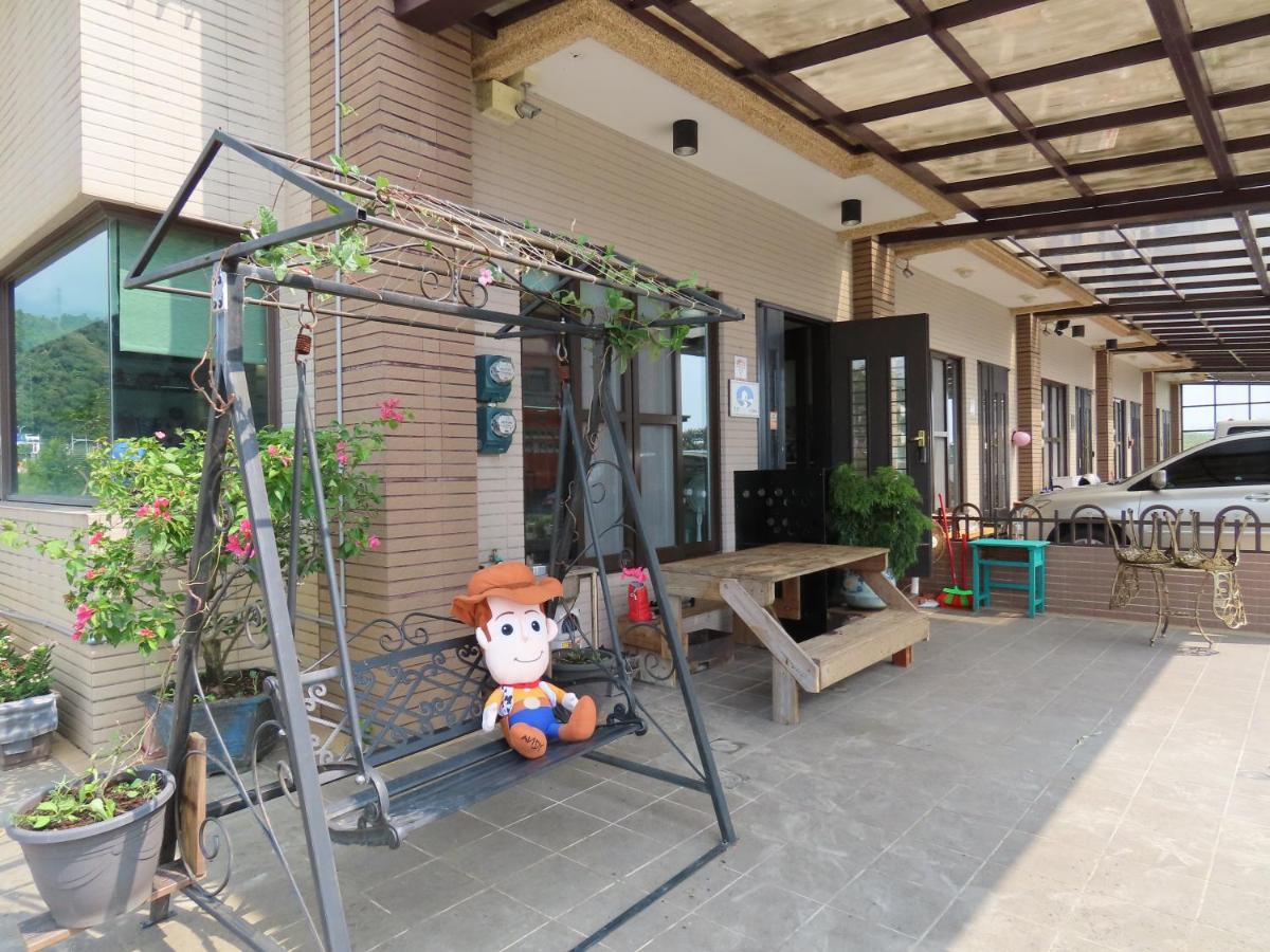 לינה וארוחת בוקר טוצ'נג No.1 Shelter מראה חיצוני תמונה